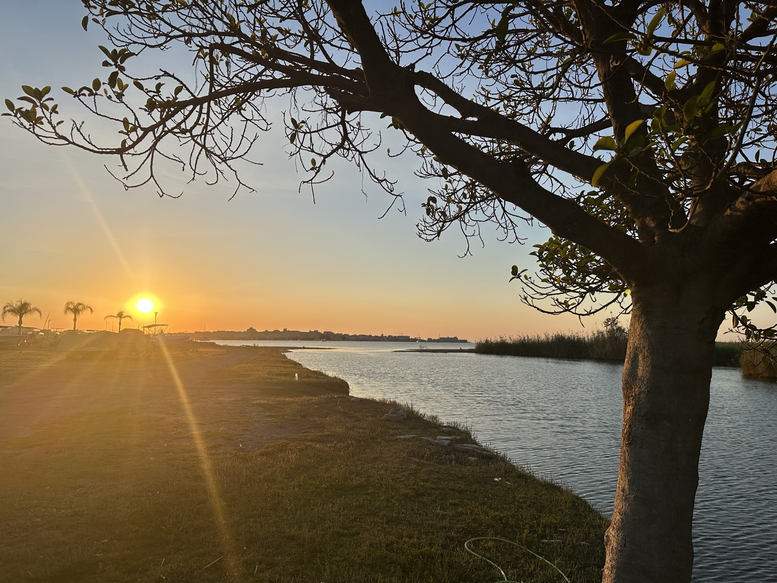 Il fiume al tramonto